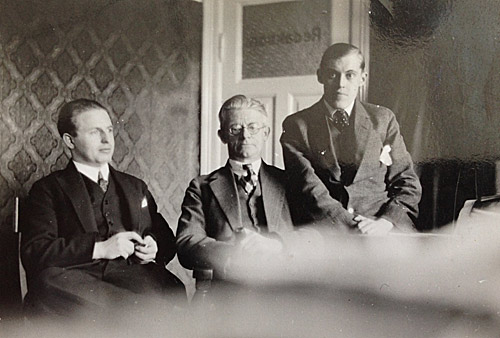 På Vejle Amts Folkeblad, Otto yderst til højre