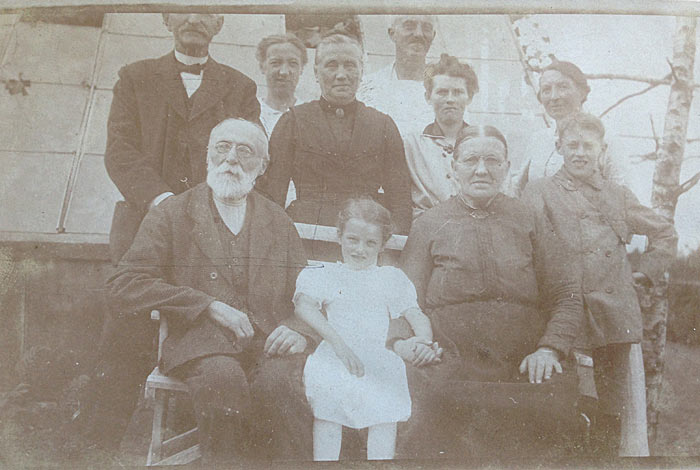 Familiegruppefoto fra Vejle Planteskole, Uhre Bakke.