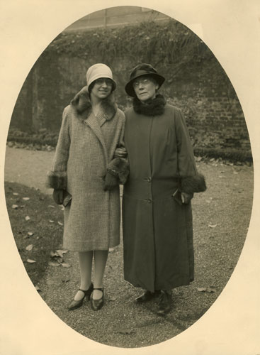 Alice og Astrid i 1927
