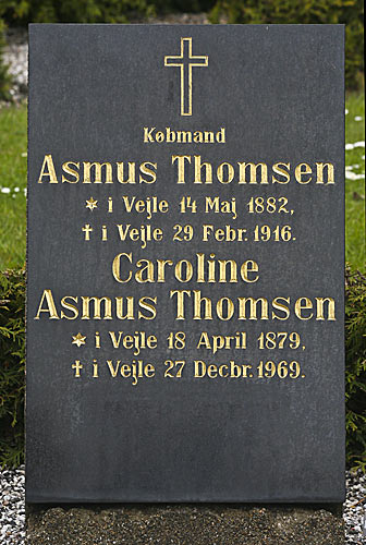 Asmus og Carolines gravsten på Vejle Østre Kirkegaard