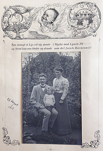 Side 18: Otto med far og mor den 22.8.1909